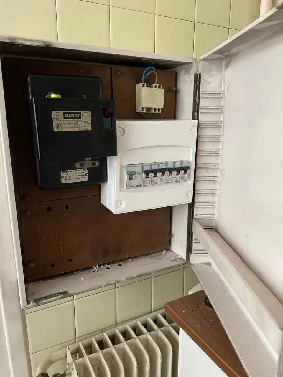 Mise en sécurité : nouveau tableau Legrand sur une installation ancienne